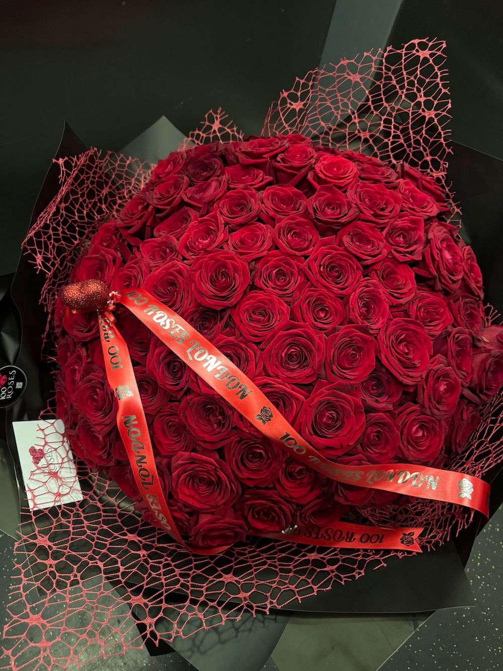 100 Luxury Red Roses (Naomi)