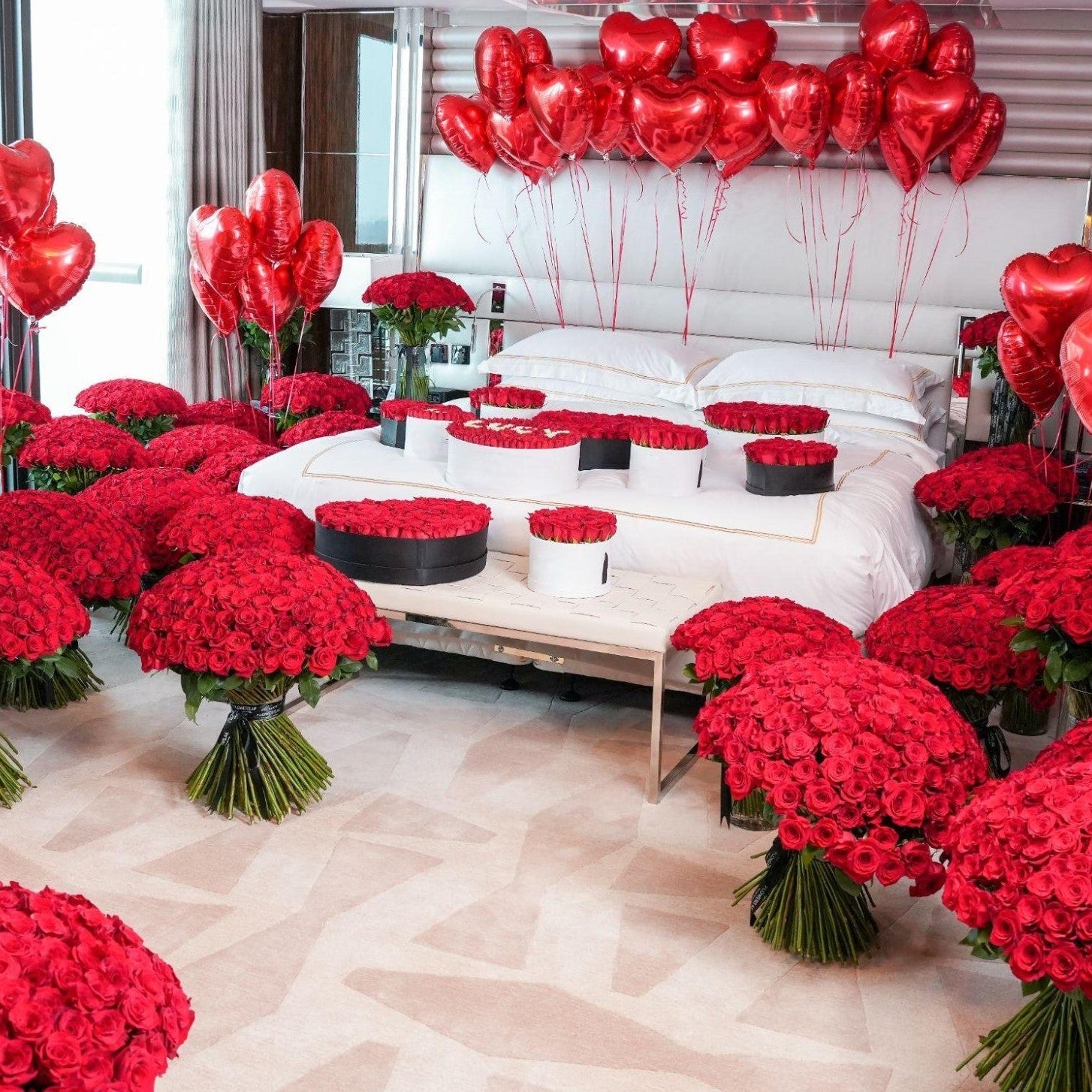 1000 Luxury Red Roses (Naomi) – Grand Bouquet with London Delivery ...