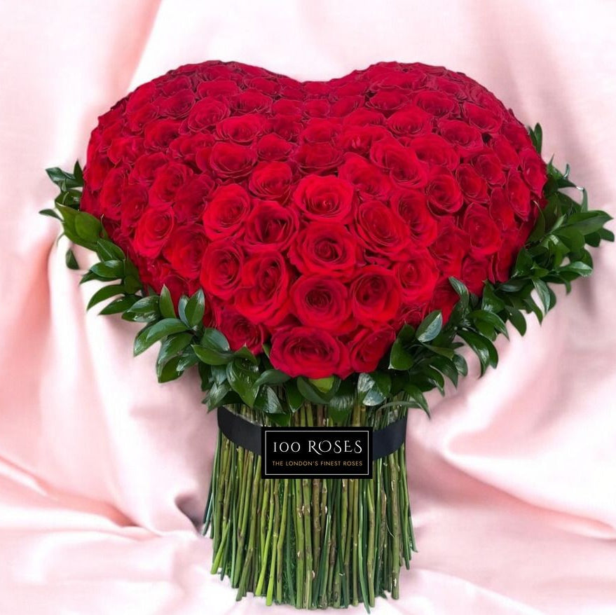 3D Heart-shaped standing bouquet of 150 red roses