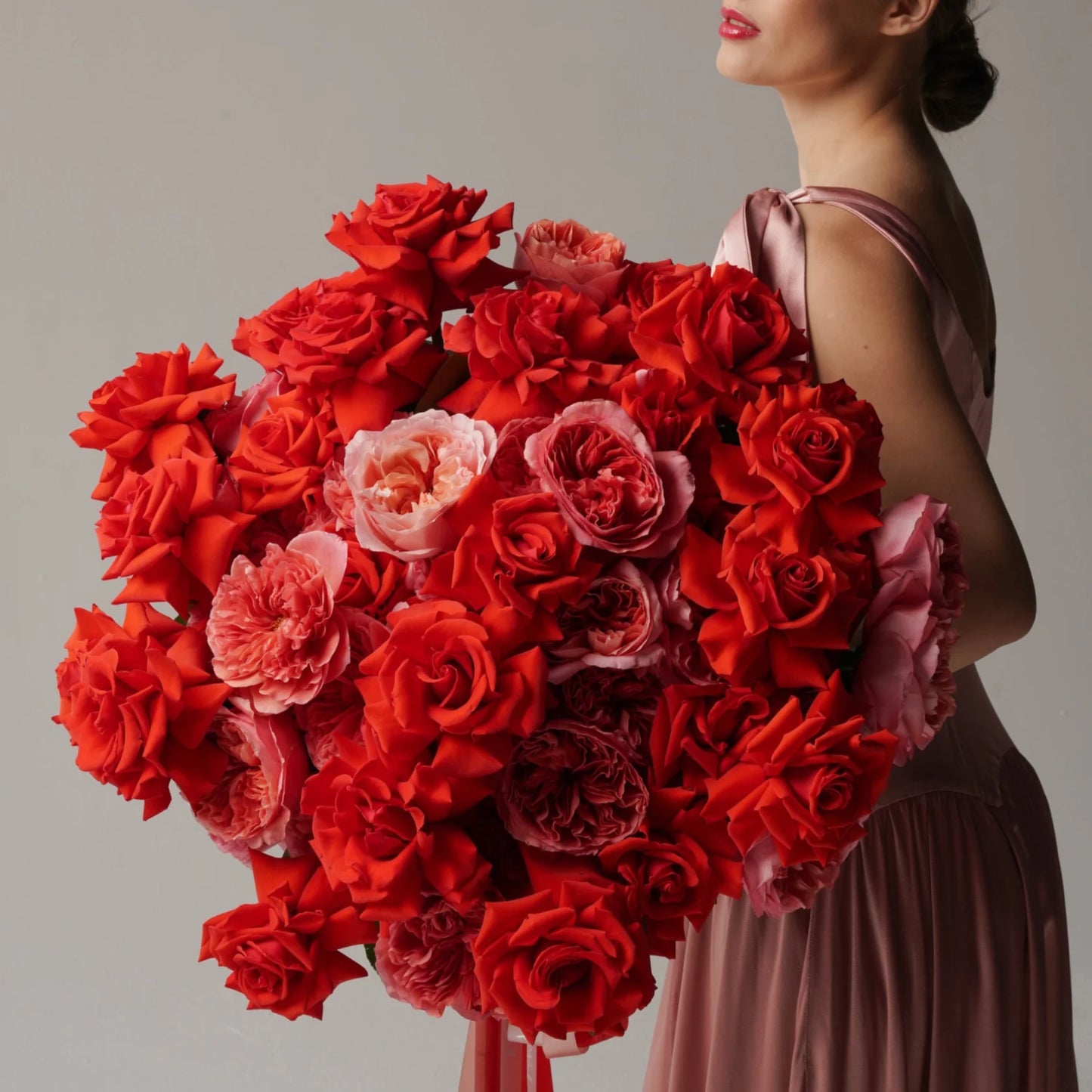 Velours d’Amour Rose Bouquet | Luxury Red & Peony Roses – 100 Roses London