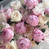 Designer Bouquet Peony-shaped lily & White O’Hara Rose