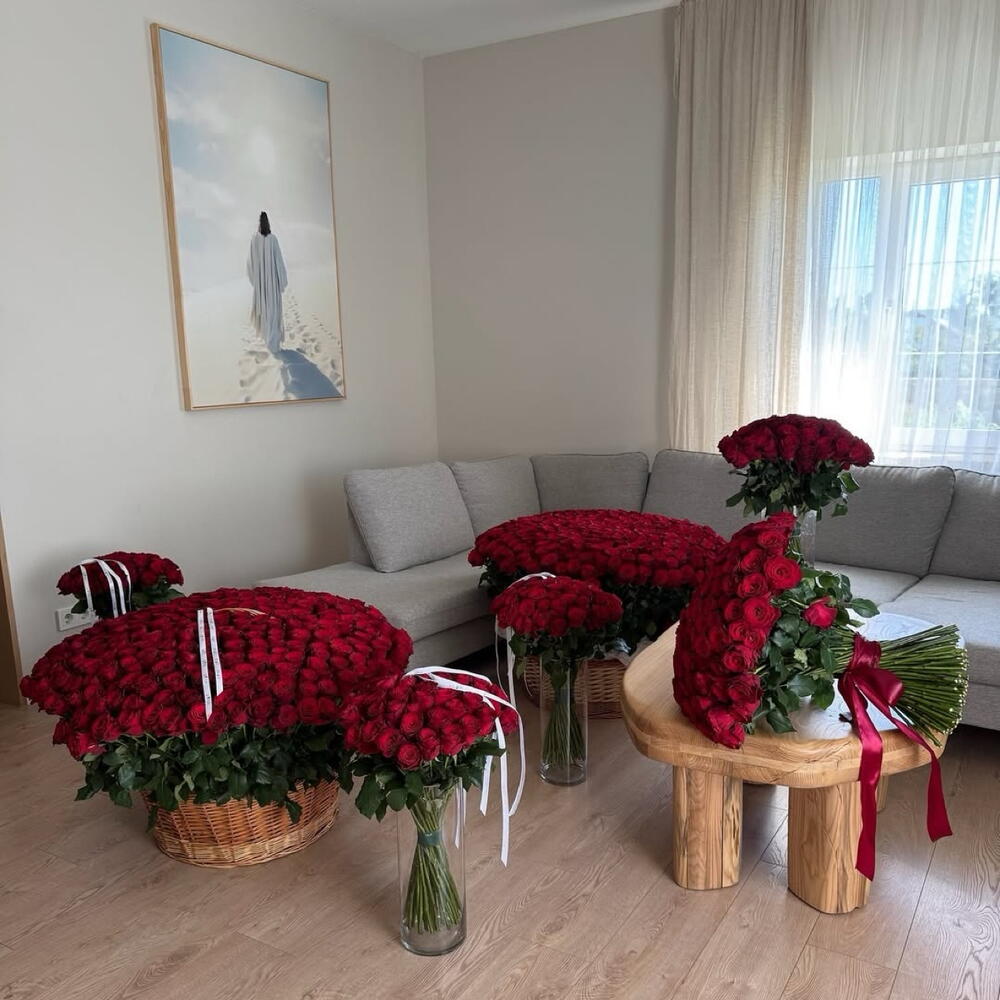 1000 Red Naomi Roses