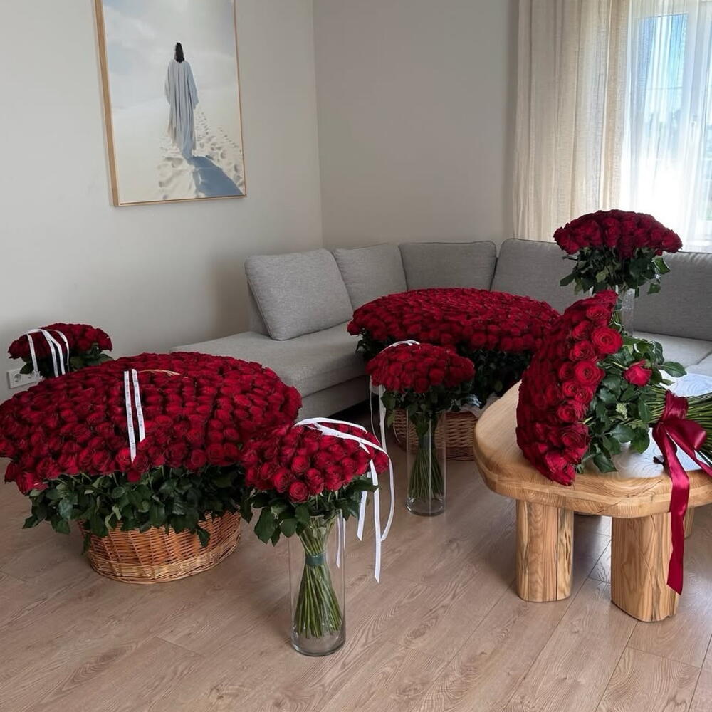 1000 Red Naomi Roses
